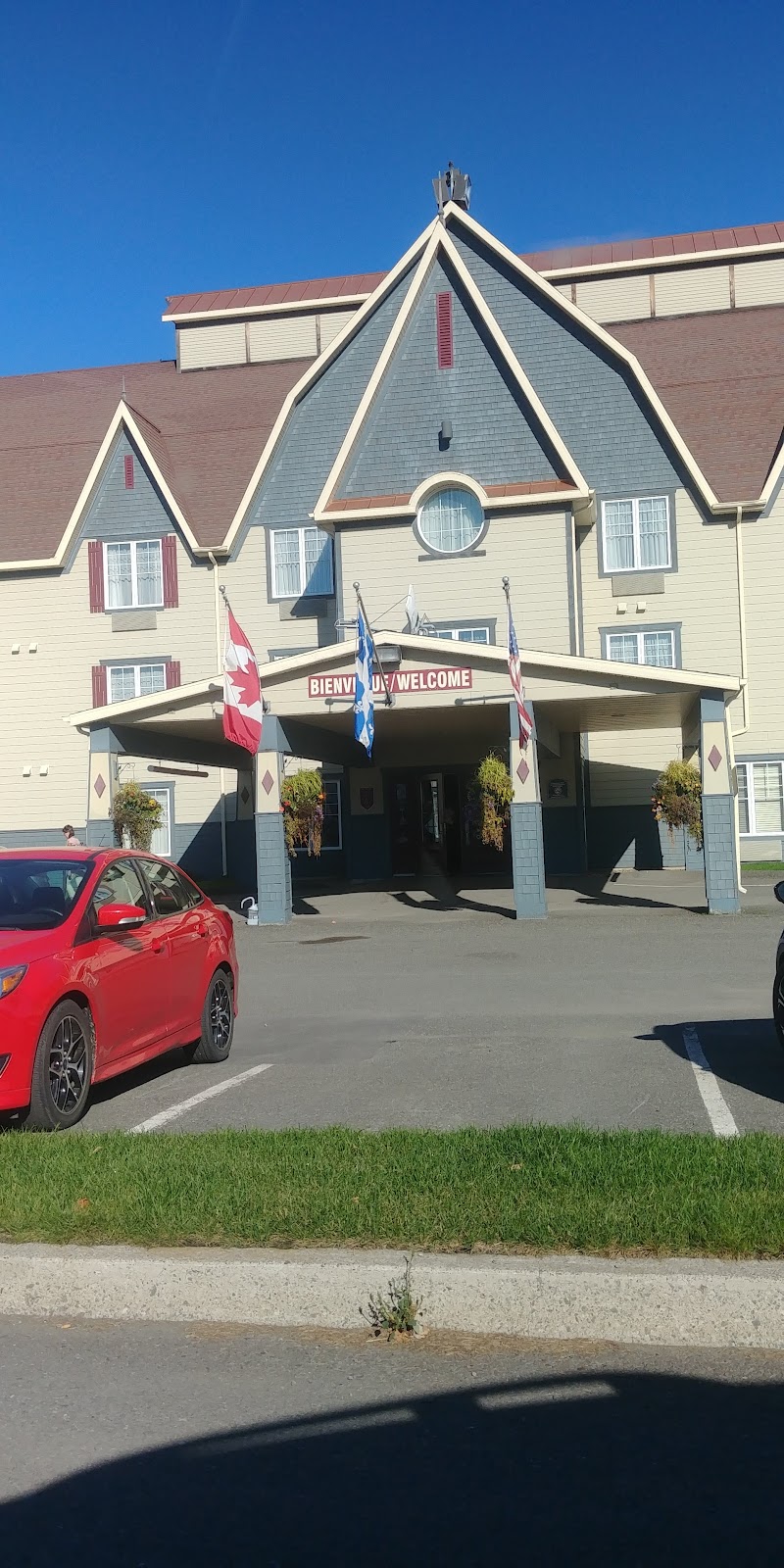 Quality Inn Rivière-du-Loup | 61 Bd Cartier, Rivière-du-Loup, QC G5R 5Z3, Canada | Phone: (418) 867-8221