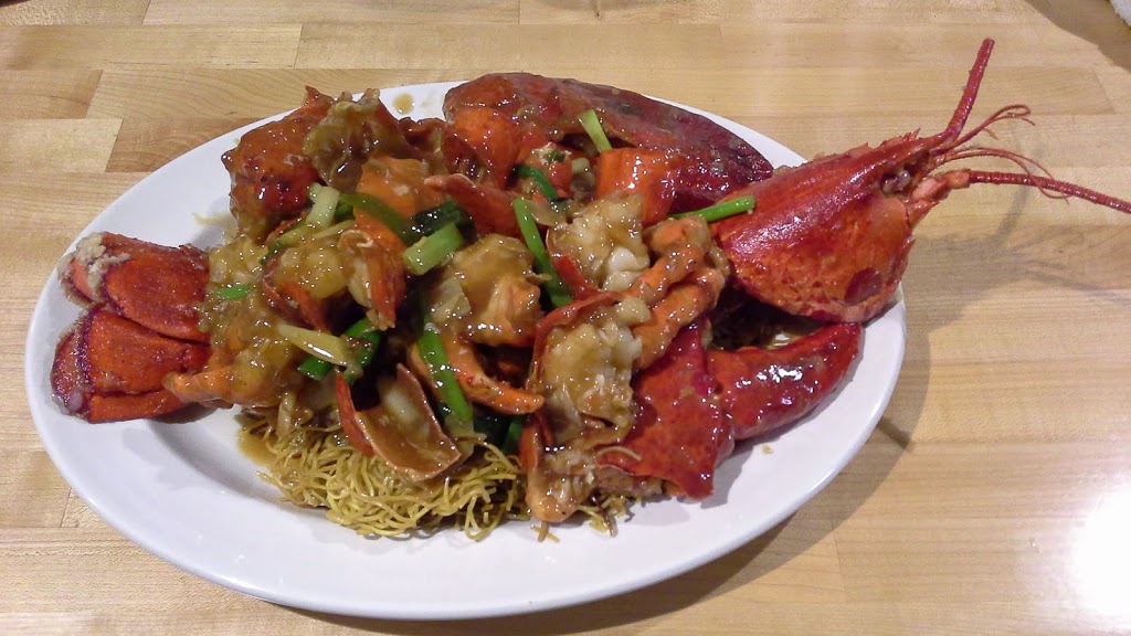 Lums Chinese Restaurant | 914 Esquimalt Rd, Victoria, BC V9A 3M6, Canada | Phone: (250) 385-2322