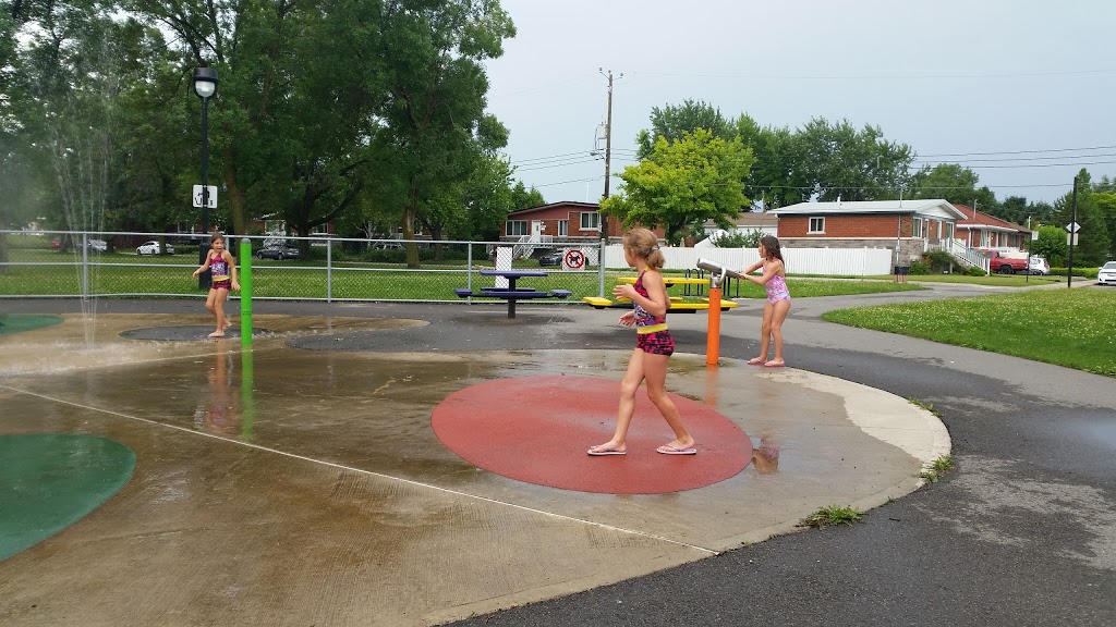 Water games - Parc De Montmartre | 60e Avenue, Montréal, QC H1A 1L9, Canada