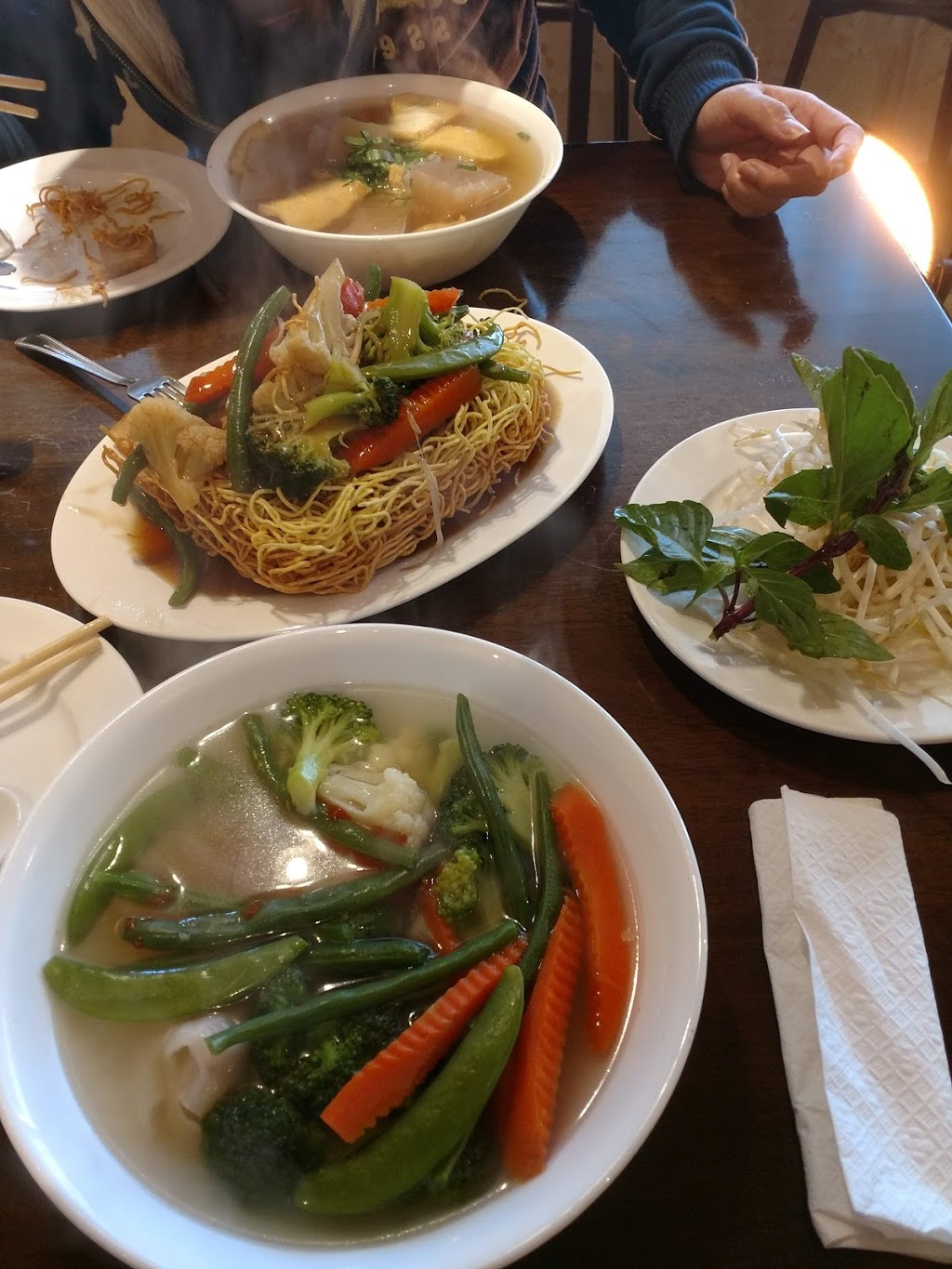 Paradise Vegetarian Noodle House | 8681 10th Ave, Burnaby, BC V3N 2S9, Canada | Phone: (604) 527-8138