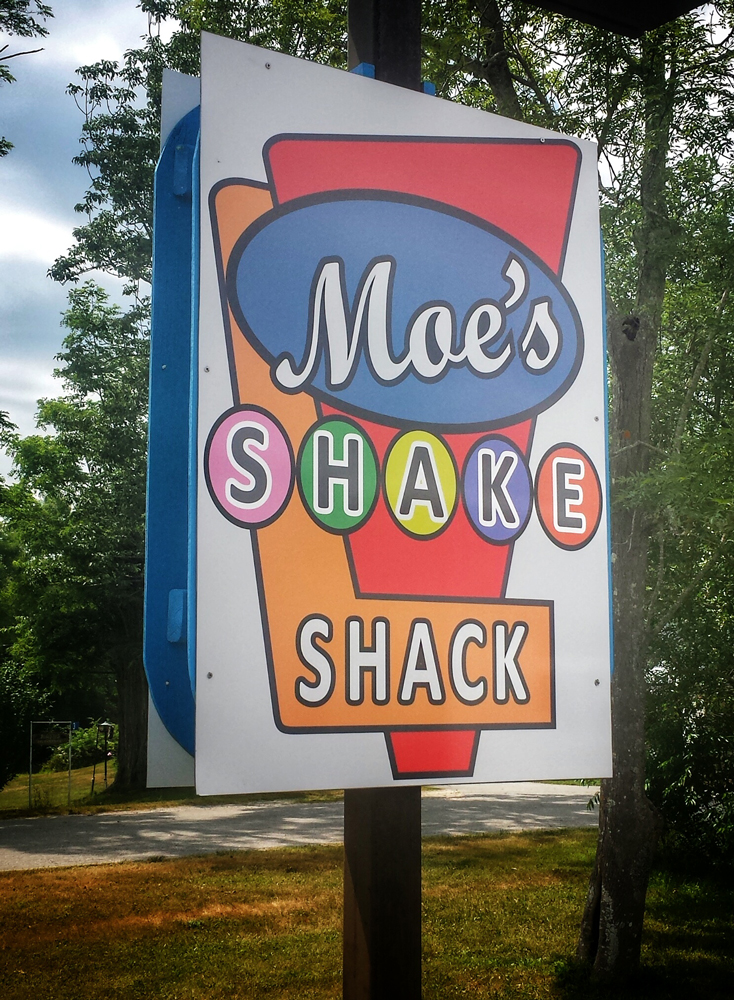 Moes Shake Shack | 138 King St, Shelburne, NS B0T 1W0, Canada | Phone: (902) 875-3283
