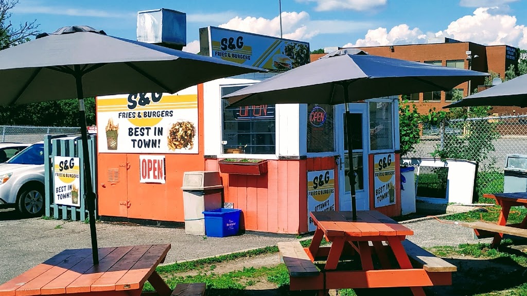 S&G Fries and Burgers | 1845 Carling Ave, Ottawa, ON K2A 1C9, Canada | Phone: (343) 882-1588