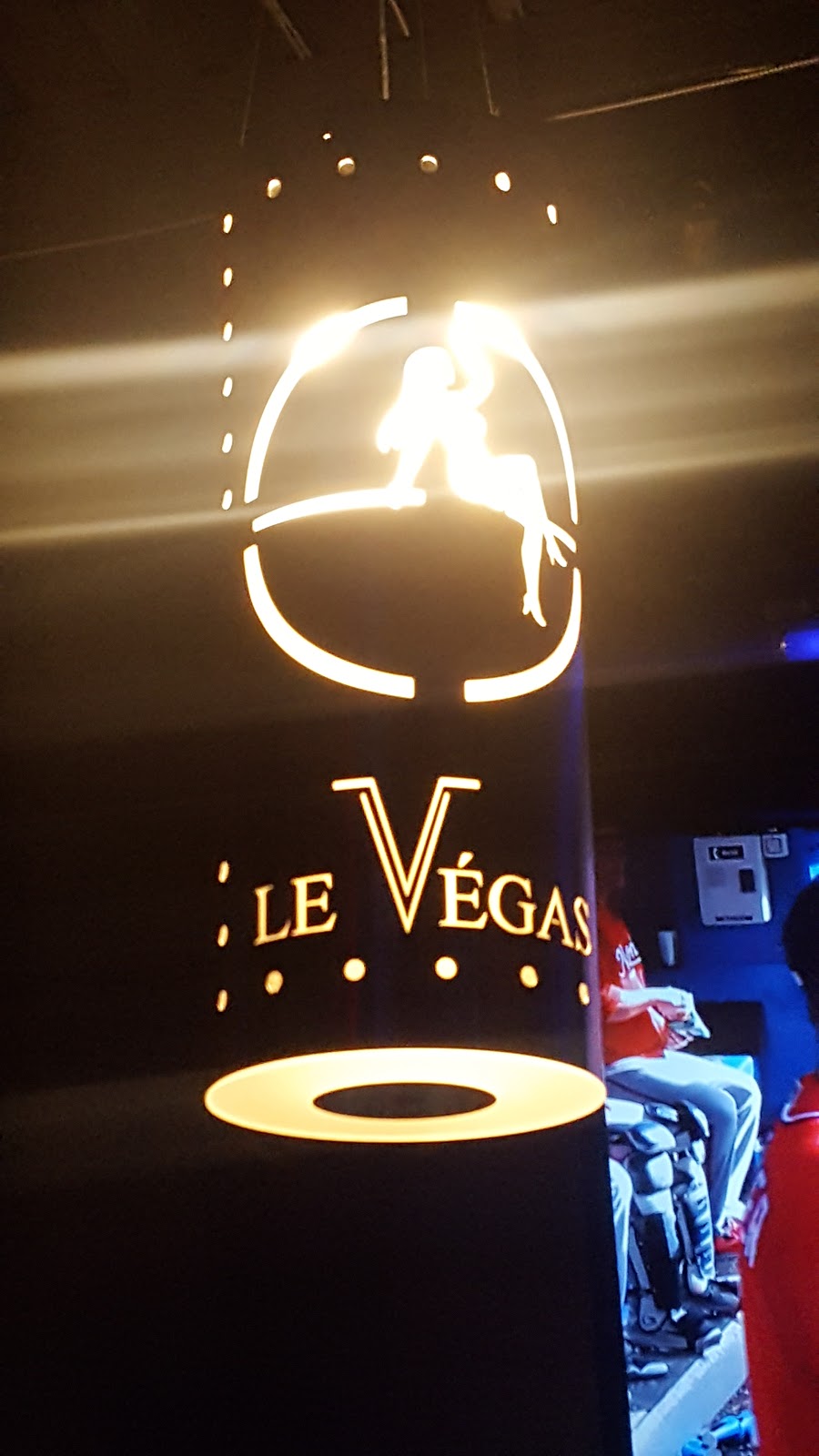 Bar Le Vegas | 2308 Boulevard Marie-Victorin, Longueuil, QC J4G 1B4, Canada | Phone: (450) 646-4220