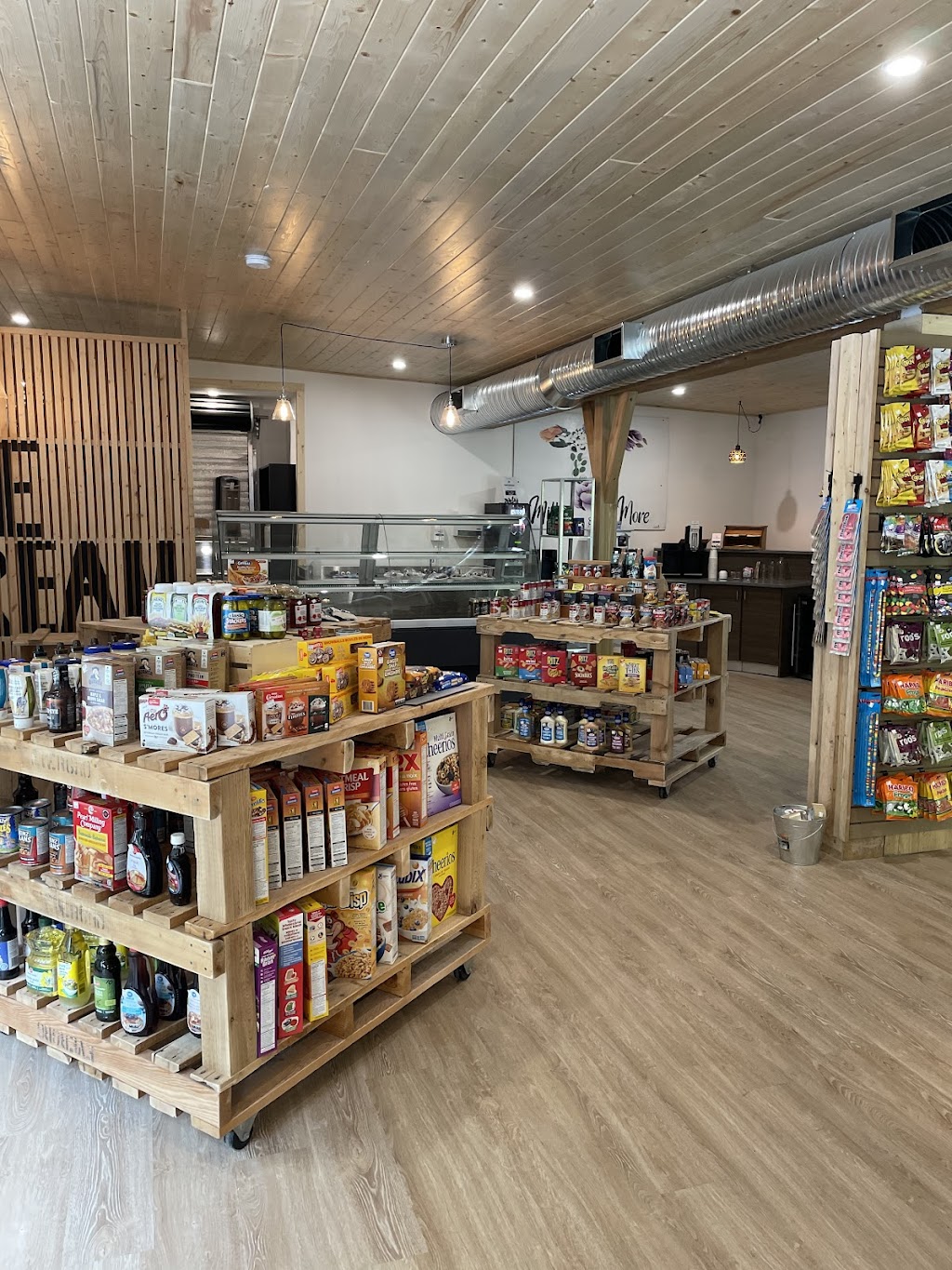 Lindell Beach General Store | 1725 Lindell Ave, Lindell Beach, BC V2R 4W7, Canada | Phone: (604) 858-0346