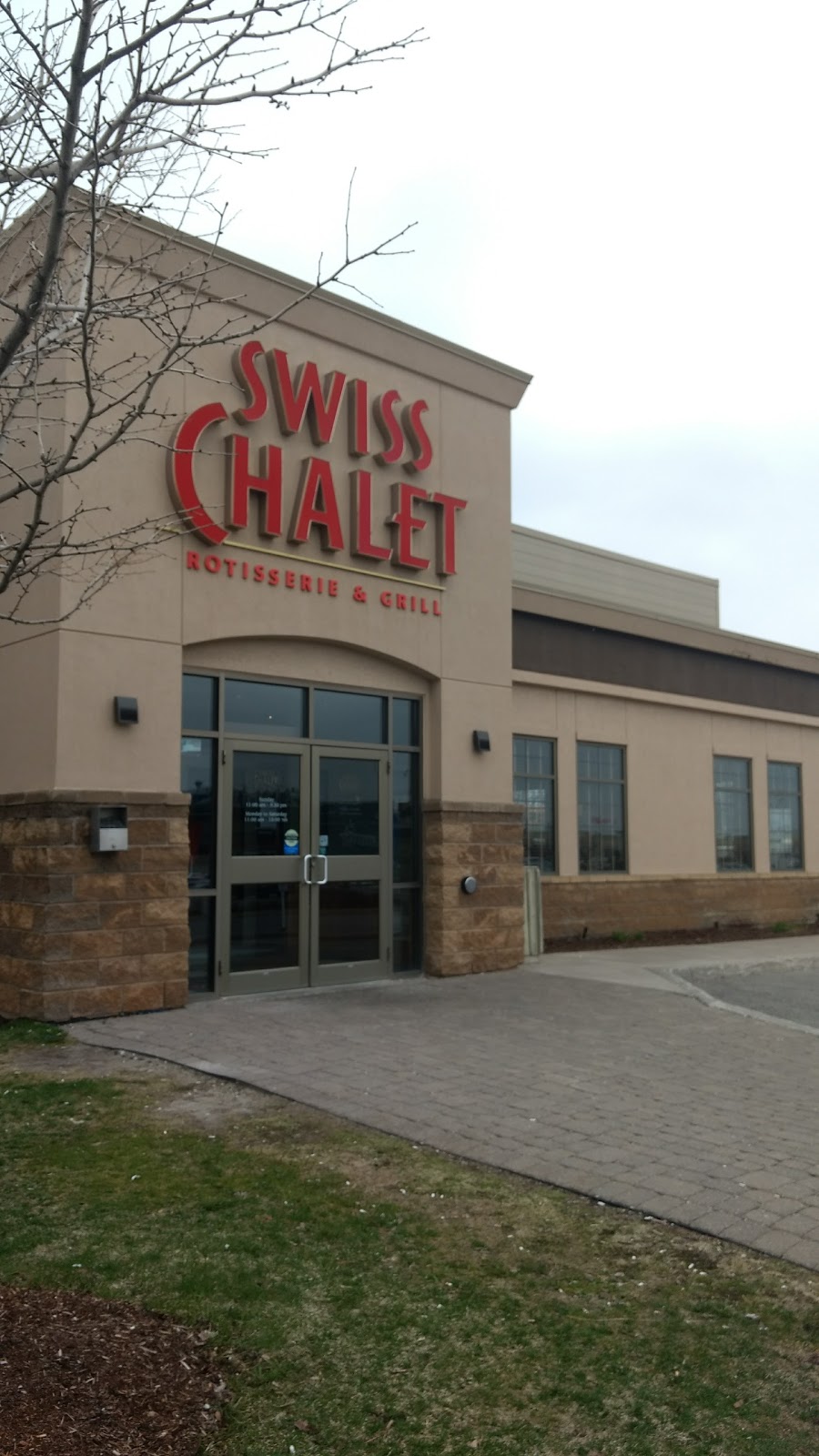 Swiss Chalet Rotisserie & Grill | 18187 Yonge St, East Gwillimbury, ON L9N 0H9, Canada | Phone: (905) 836-4046