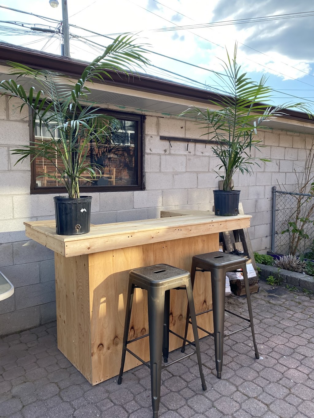 CrateWorks Rustic Bars | 1385 Drummond Line, Otonabee-South Monaghan, ON K9J 6X8, Canada | Phone: (705) 772-3586