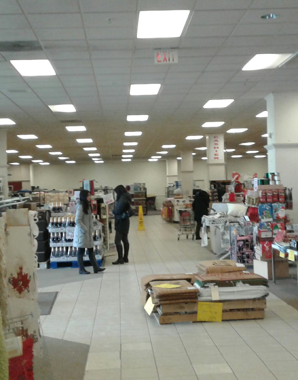 Bobby’s Liquidation Outlet | 2900 Steeles Ave E, Thornhill, ON L3T 4X1, Canada | Phone: (905) 597-3639