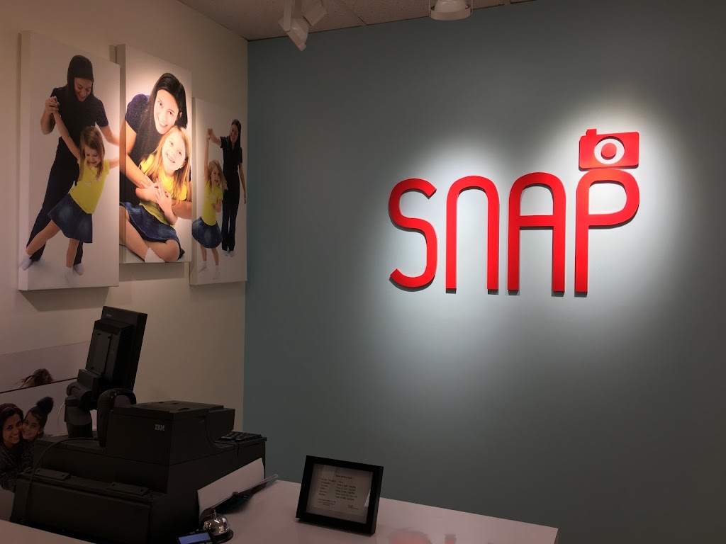 Snap photo studio | 17600 Yonge St, Newmarket, ON L3Y 4Z1, Canada | Phone: (905) 954-1400