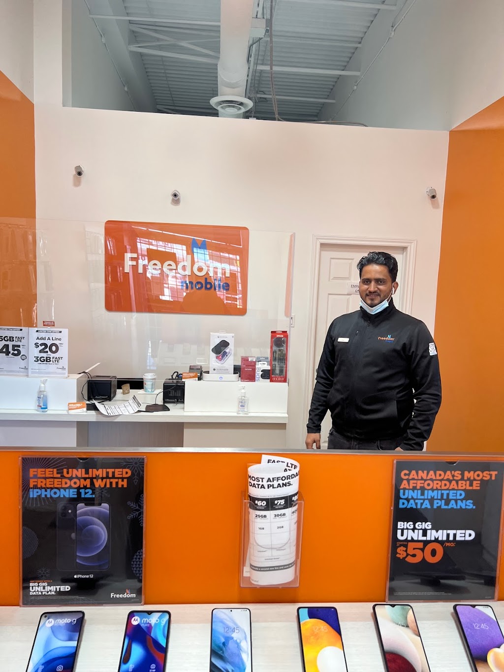 Freedom Mobile | Cedar Heights Plaza, 665 Markham Rd Unit 5, Scarborough, ON M1H 2A4, Canada | Phone: (647) 771-7299