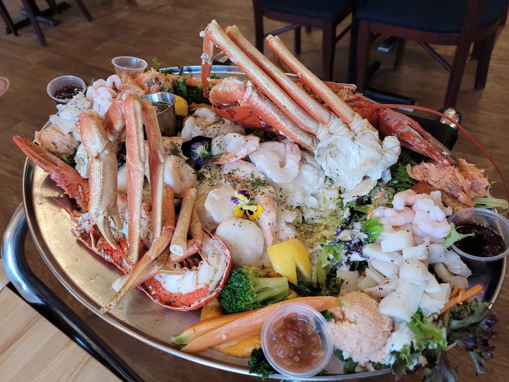 Galouine Auberge & Restaurant | 251 Rue des Pionniers, Tadoussac, QC G0T 2A0, Canada | Phone: (418) 235-4380