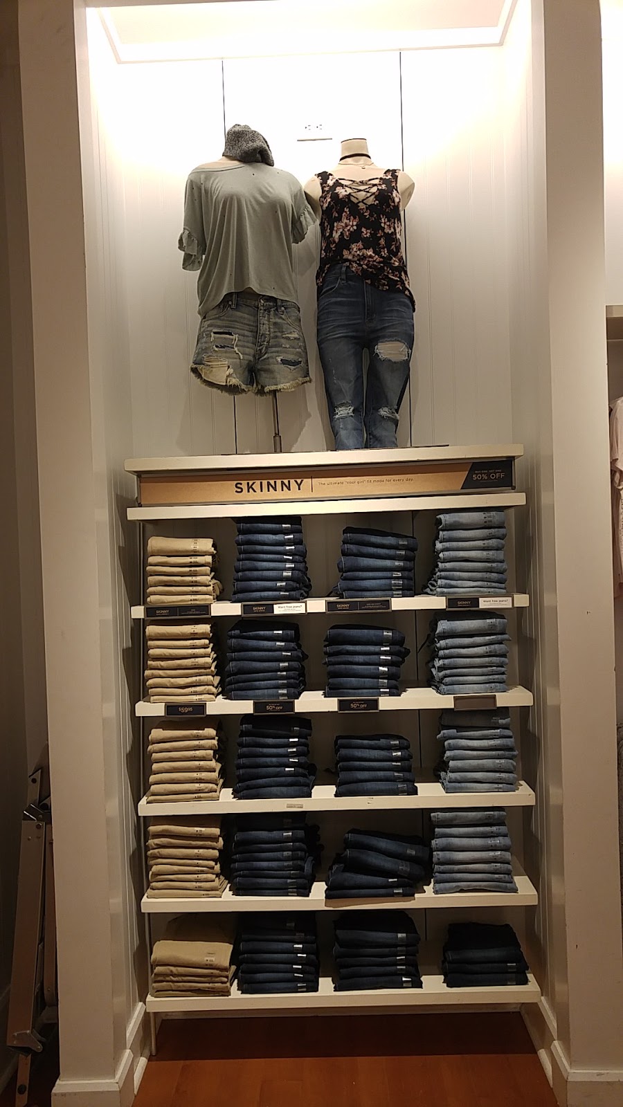 American Eagle Store | 25 Peel Centre Dr Space 535, Brampton, ON L6T 3R5, Canada | Phone: (905) 793-4076