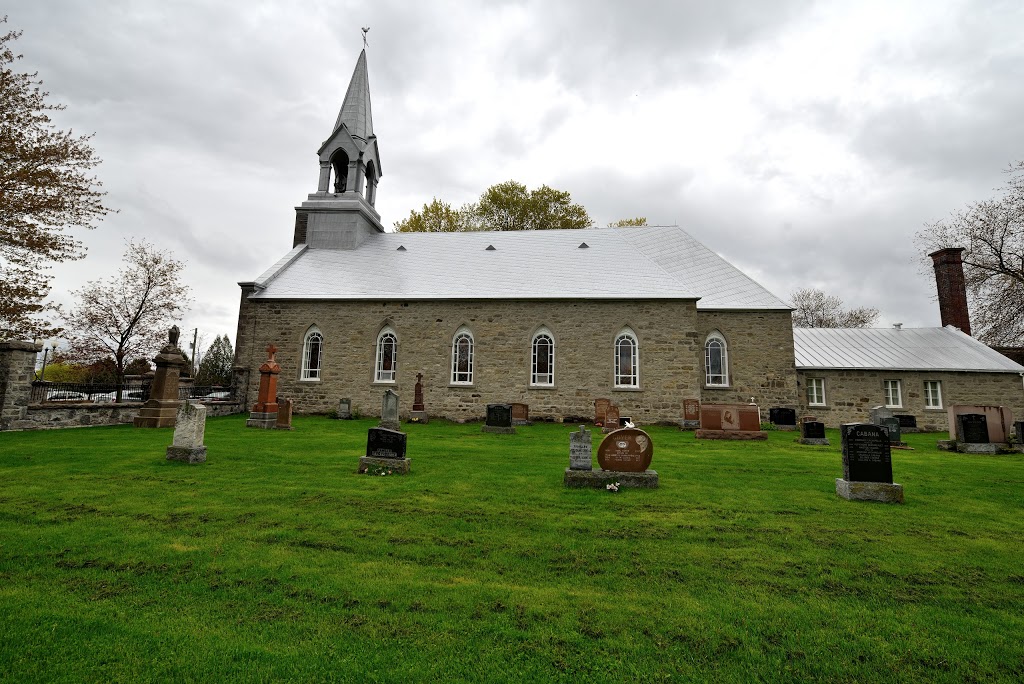 Paroisse Catholique St-François de Sales | 7070 Boulevard des Mille-Îles, Laval, QC H7A 4B3, Canada | Phone: (450) 666-3563