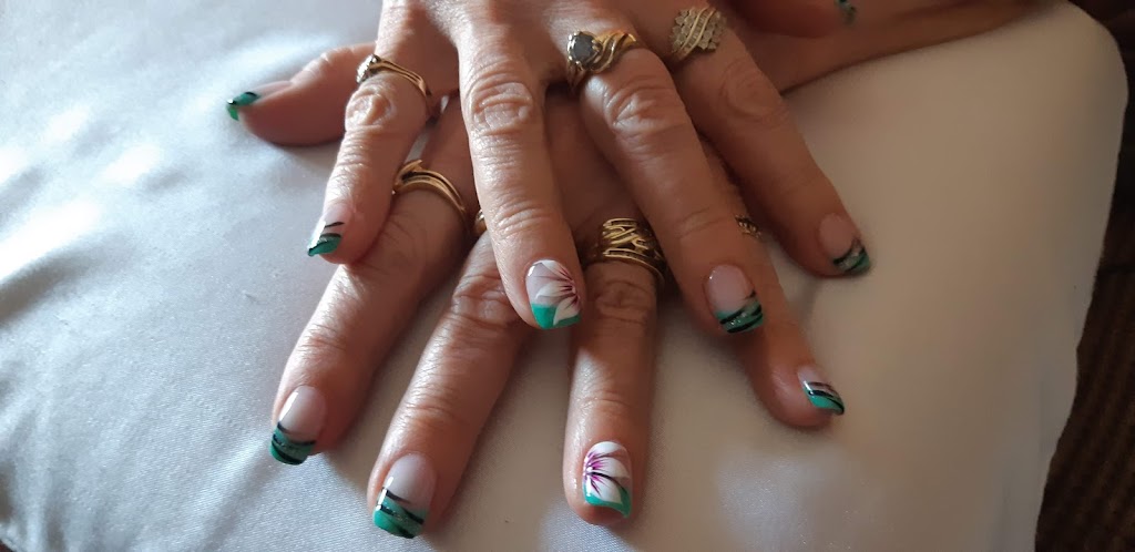 Lauras lovely nails & spa | 761 Bayridge Dr, Kingston, ON K7P 2P1, Canada | Phone: (613) 384-5588