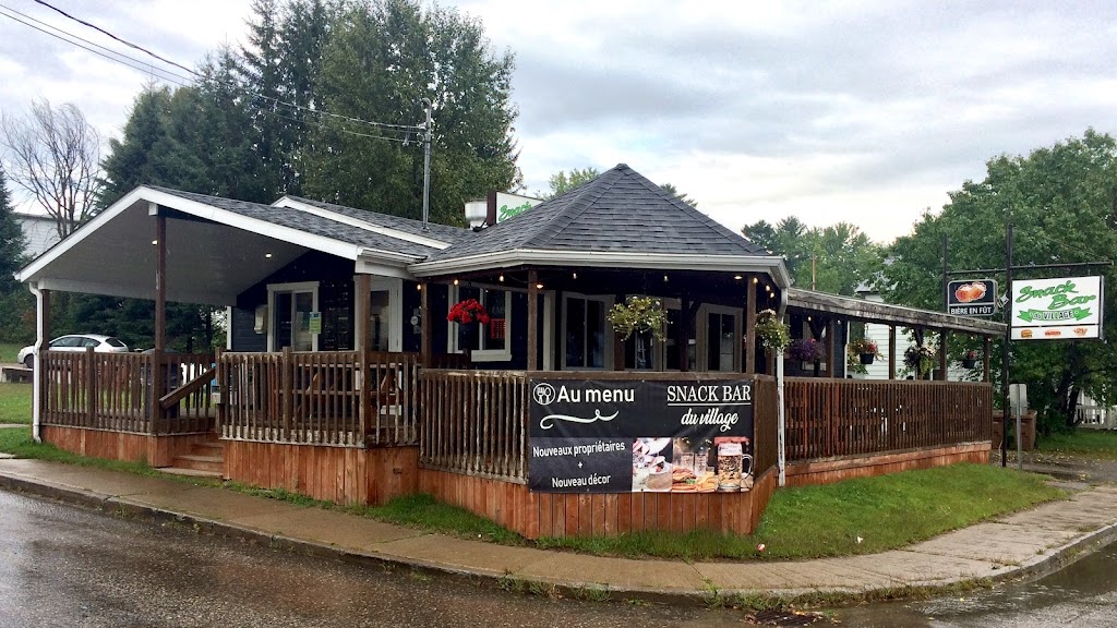 Casse-Croute Du Passant | 87 Rue Principale, Mont-Saint-Michel, QC J0W 1P0, Canada | Phone: (819) 587-4616