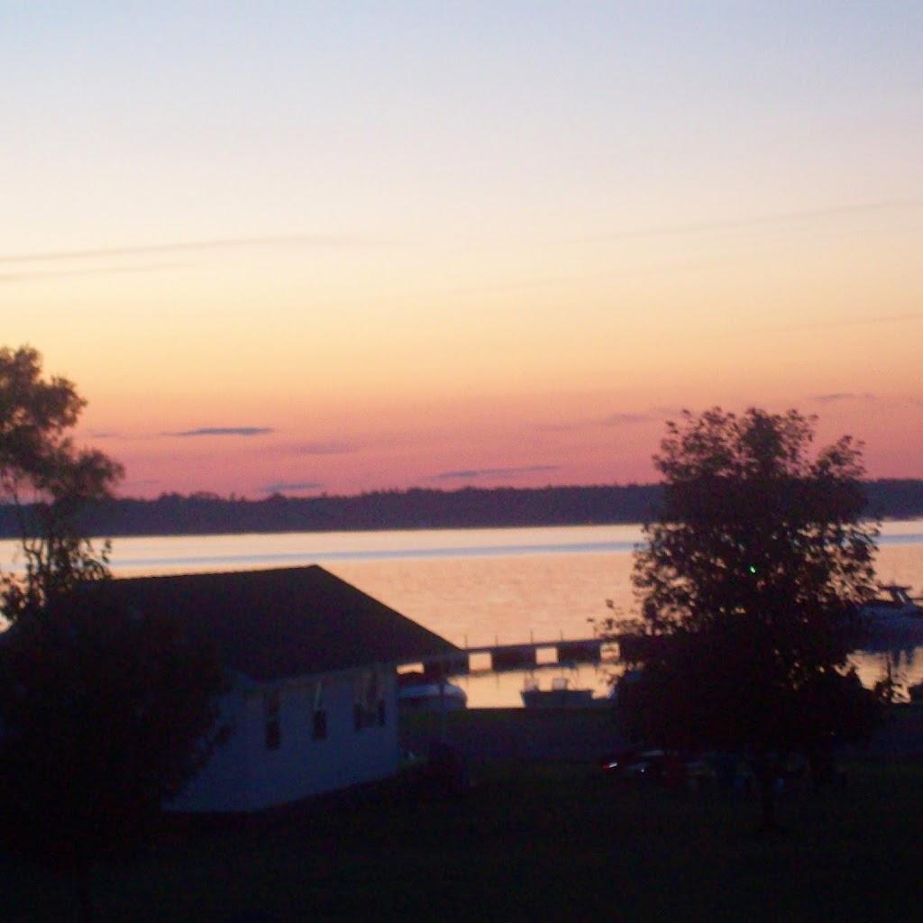 Seaway Slips Waterfront Cottages | 1100 State St, Clayton, NY 13624, USA | Phone: (315) 489-3407