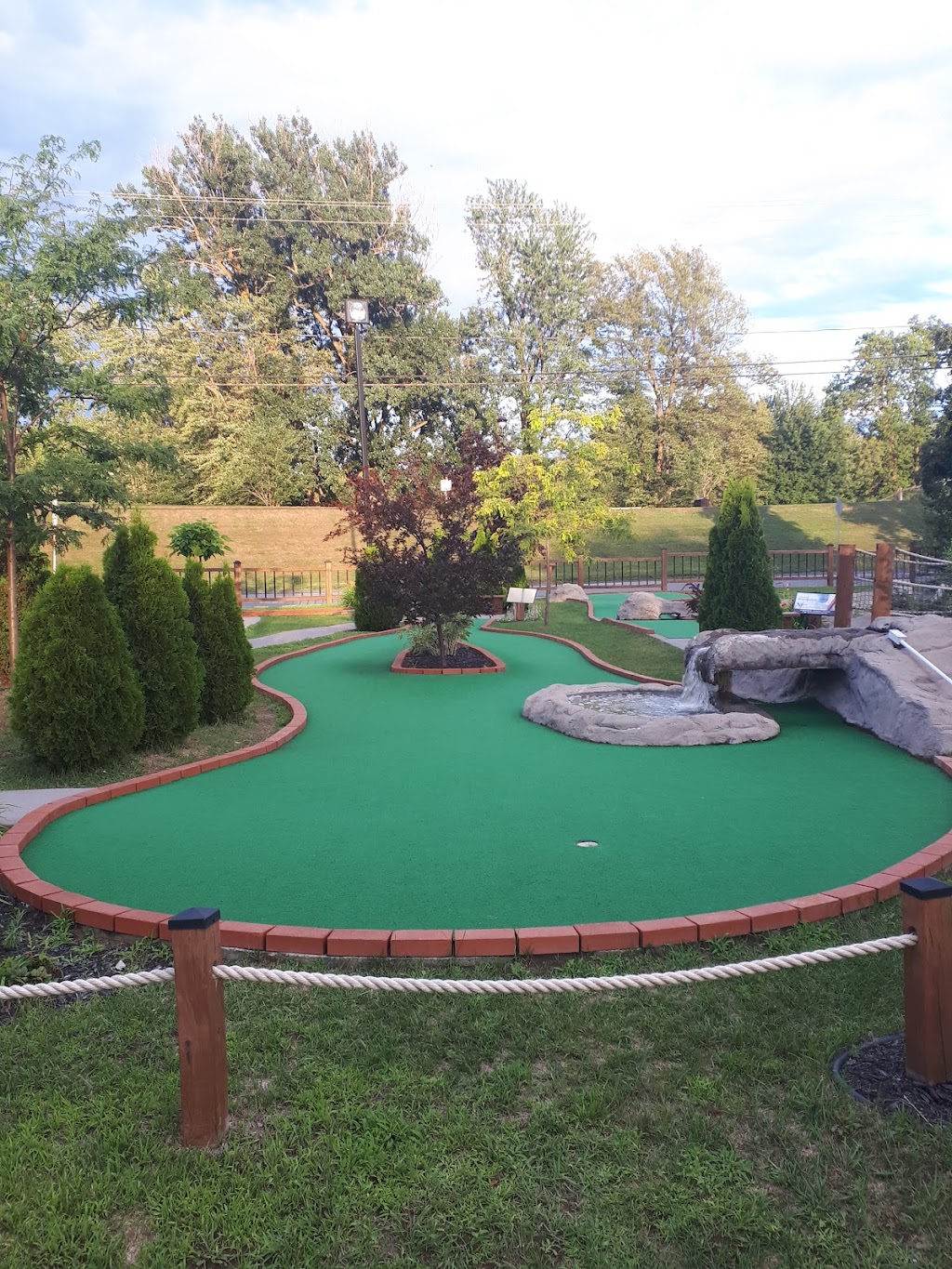 MiniGolf Victo | 1A Bd Jutras O, Victoriaville, QC G6P 1Y8, Canada | Phone: (819) 604-4388