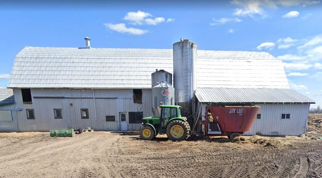 Scissons Farms | 2558 Baird Sd Rd, Kinburn, ON K0A 2H0, Canada | Phone: (613) 832-4279