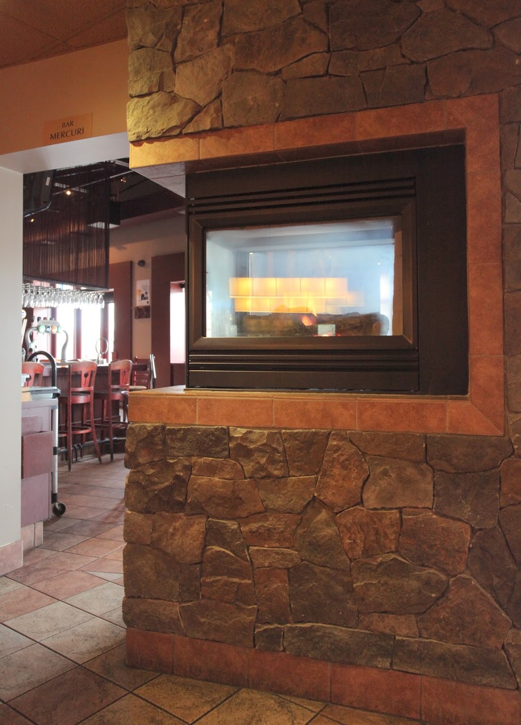 Rotisserie St-Hubert | 12575 Rue Sherbrooke E, Pointe-aux-Trembles, QC H1B 1C8, Canada | Phone: (514) 385-5555