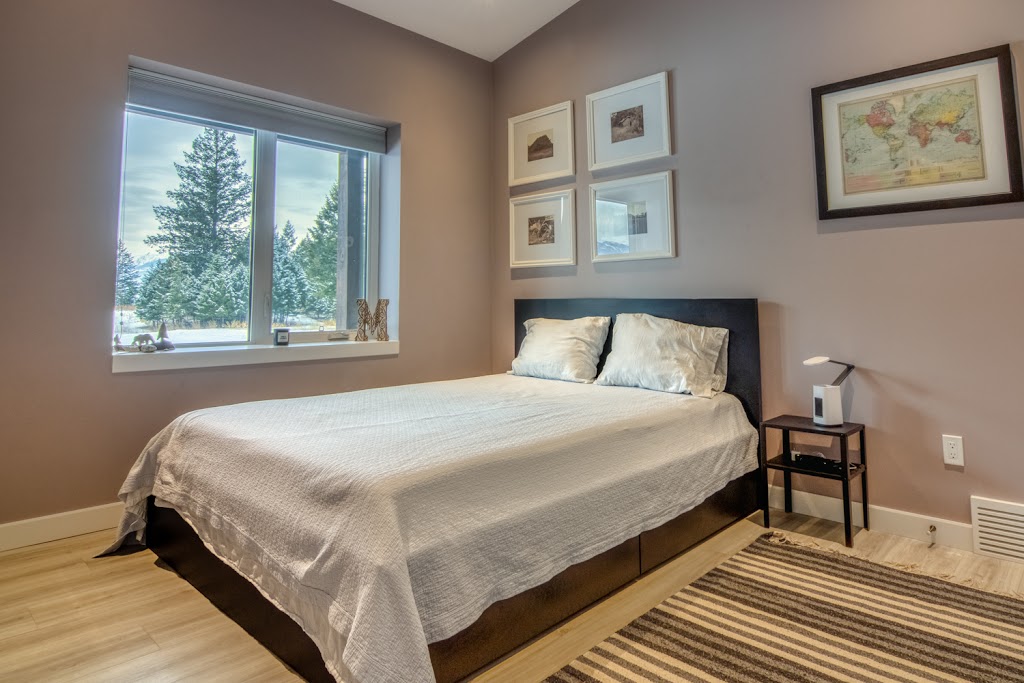 Bears Den | 5067 Armstrong Rd, Invermere, BC V0A 1K2, Canada | Phone: (780) 604-5454