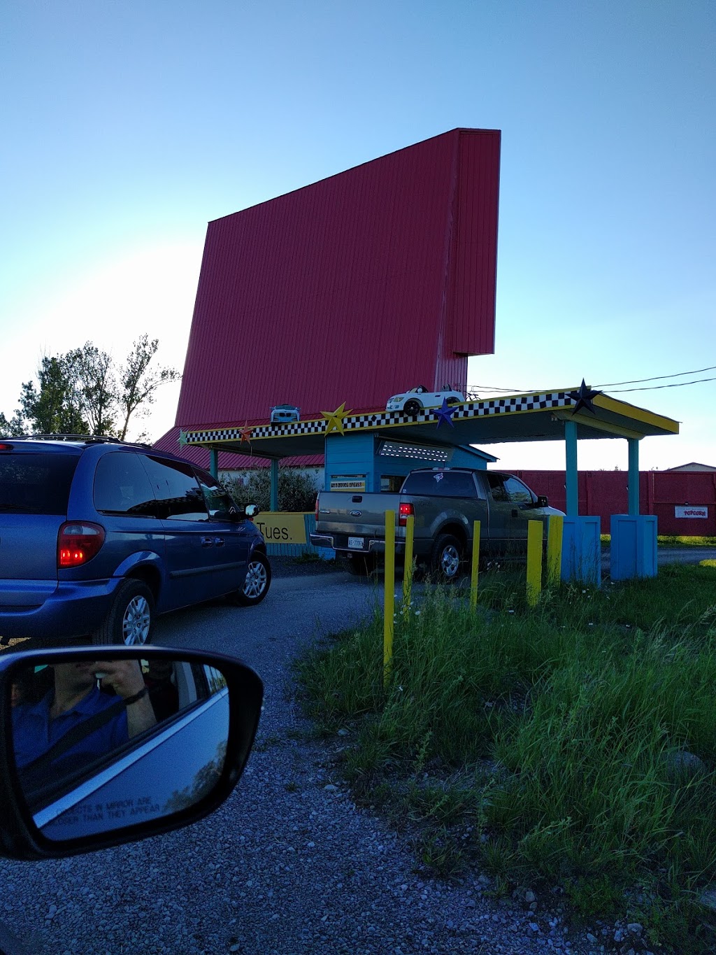 Lindsay Twin Drive-In Theatre | 229 Pigeon Lake Rd, Lindsay, ON K9V 4R6, Canada | Phone: (705) 340-6666