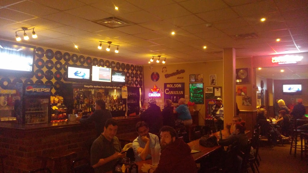 Tracies Place Restaurant and Karaoke | 592 Upper James St, Hamilton, ON L9C 2Y8, Canada | Phone: (905) 538-0795