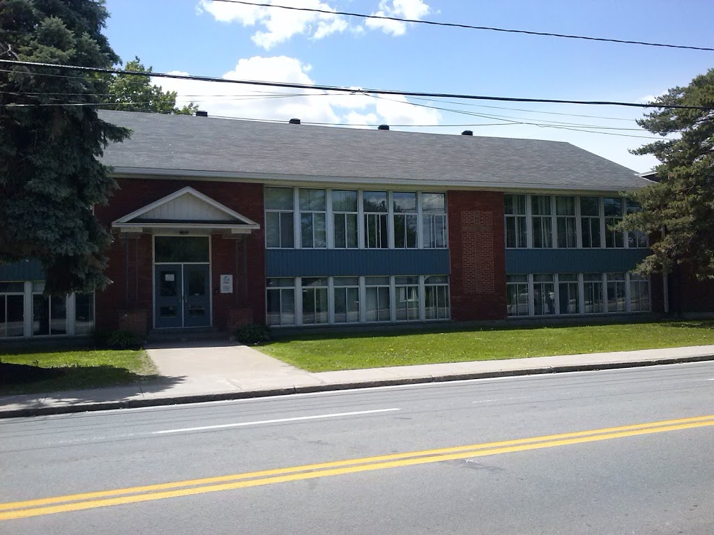 Primary School Jean-Chrysostôme-Chaussé | 41 Rue Saint-Antoine-Nord, Lavaltrie, QC J5T 2G5, Canada | Phone: (450) 758-3588