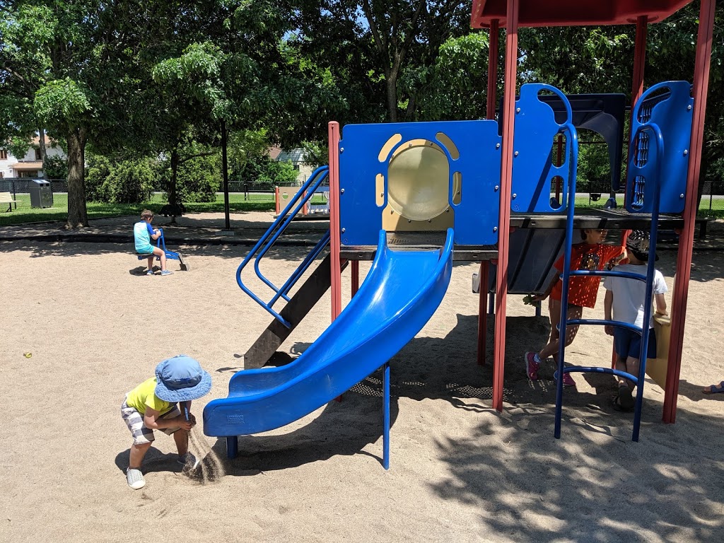 Valois Park Splash Pad | Pointe-Claire, QC H9R 4B7, Canada | Phone: (514) 630-1200