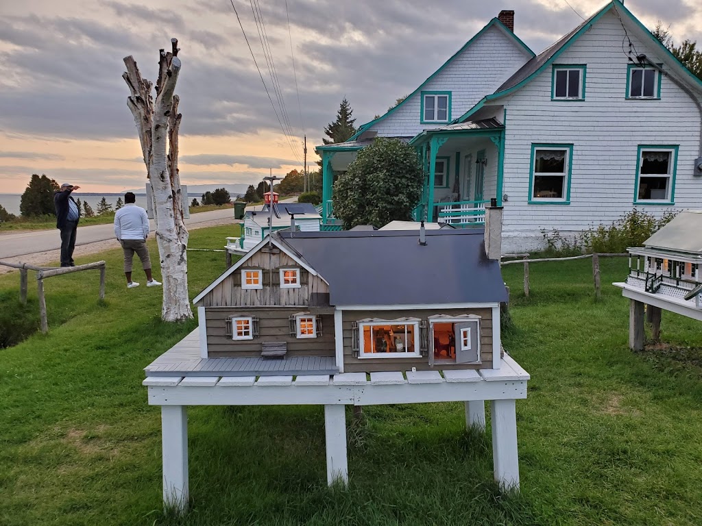 Les petites maisons dYvon Perron | 7 Chemin de Cap aux Oies, Les Éboulements, QC G0A 2M0, Canada | Phone: (418) 635-2695