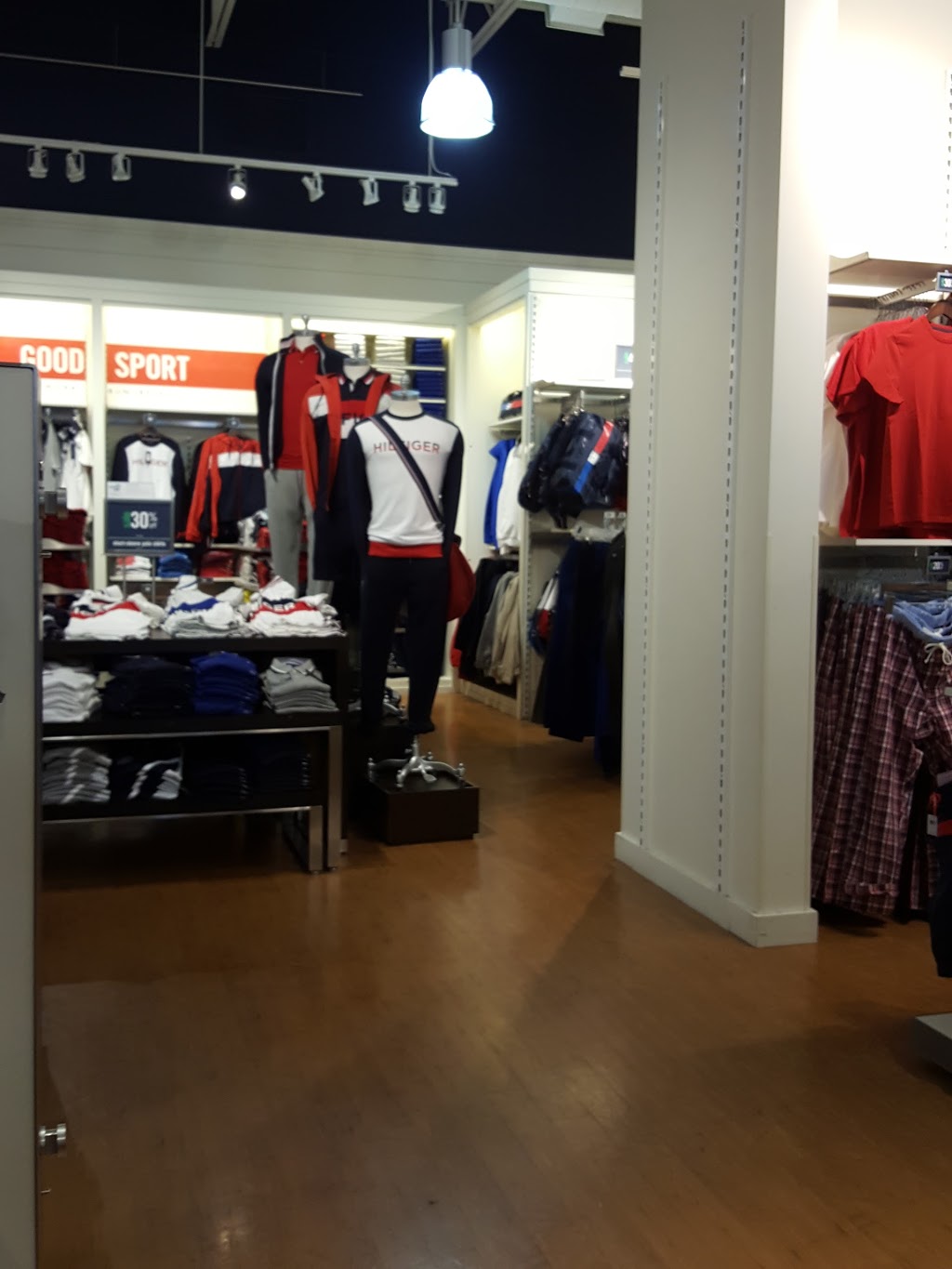 Tommy Hilfiger | BURLOAK CENTRE, 3499 Wyecroft Rd UNIT L6, Oakville, ON L6L 0B6, Canada | Phone: (905) 827-4523