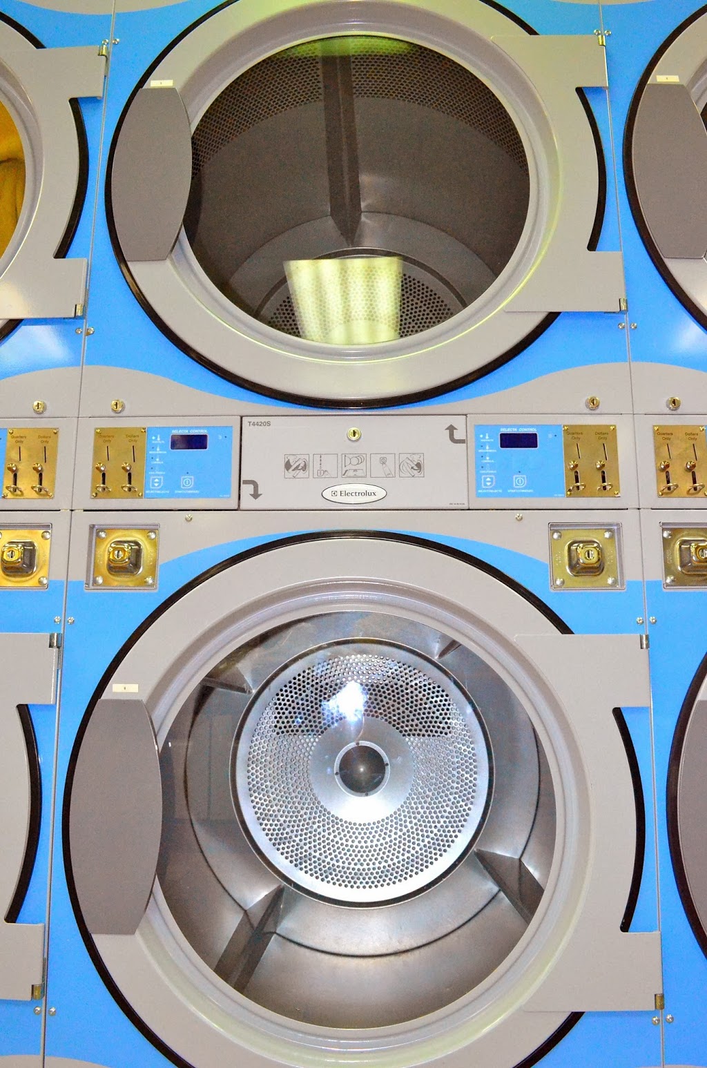 The Laundry Tub | 1-144 Kennedy Rd S, Brampton, ON L6W 3G4, Canada | Phone: (905) 453-1554