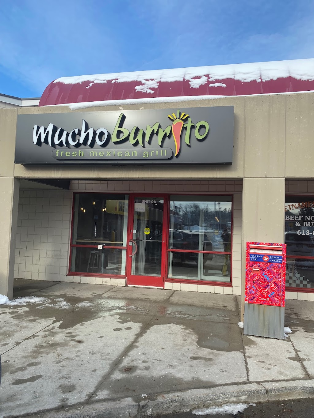 Mucho Burrito Fresh Mexican Grill | 1861 Robertson Rd, Nepean, ON K2H 9N5, Canada | Phone: (613) 820-2727