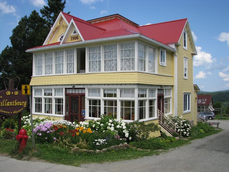 Au Vaillantbourg B&B | 12 Rue Principale O, Notre-Dame-des-Bois, QC J0B 2E0, Canada | Phone: (819) 888-1001