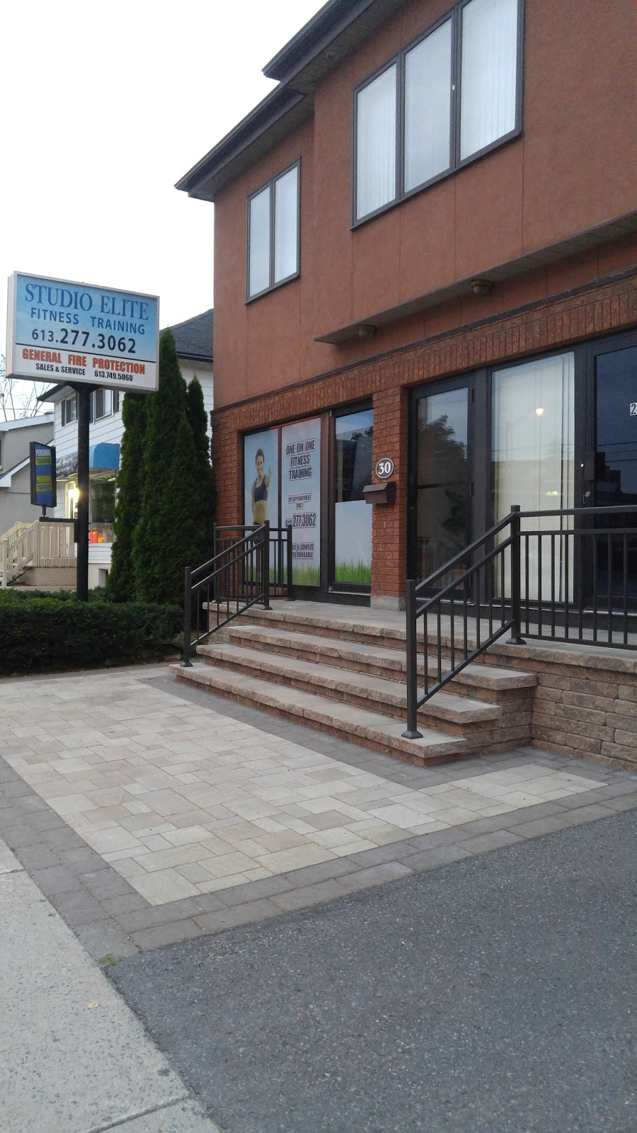 Studio Elite Fitness | 30 McArthur Ave, Vanier, ON K1L 6R2, Canada | Phone: (613) 277-3062