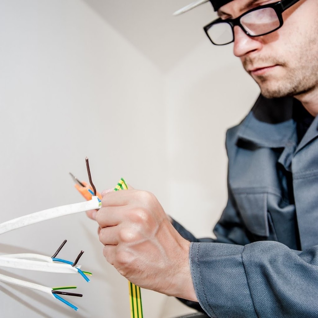 Electrician Pros Lethbridge | 2715 28 St S 309 A, Lethbridge, AB T1K 8J9, Canada | Phone: (587) 850-2902