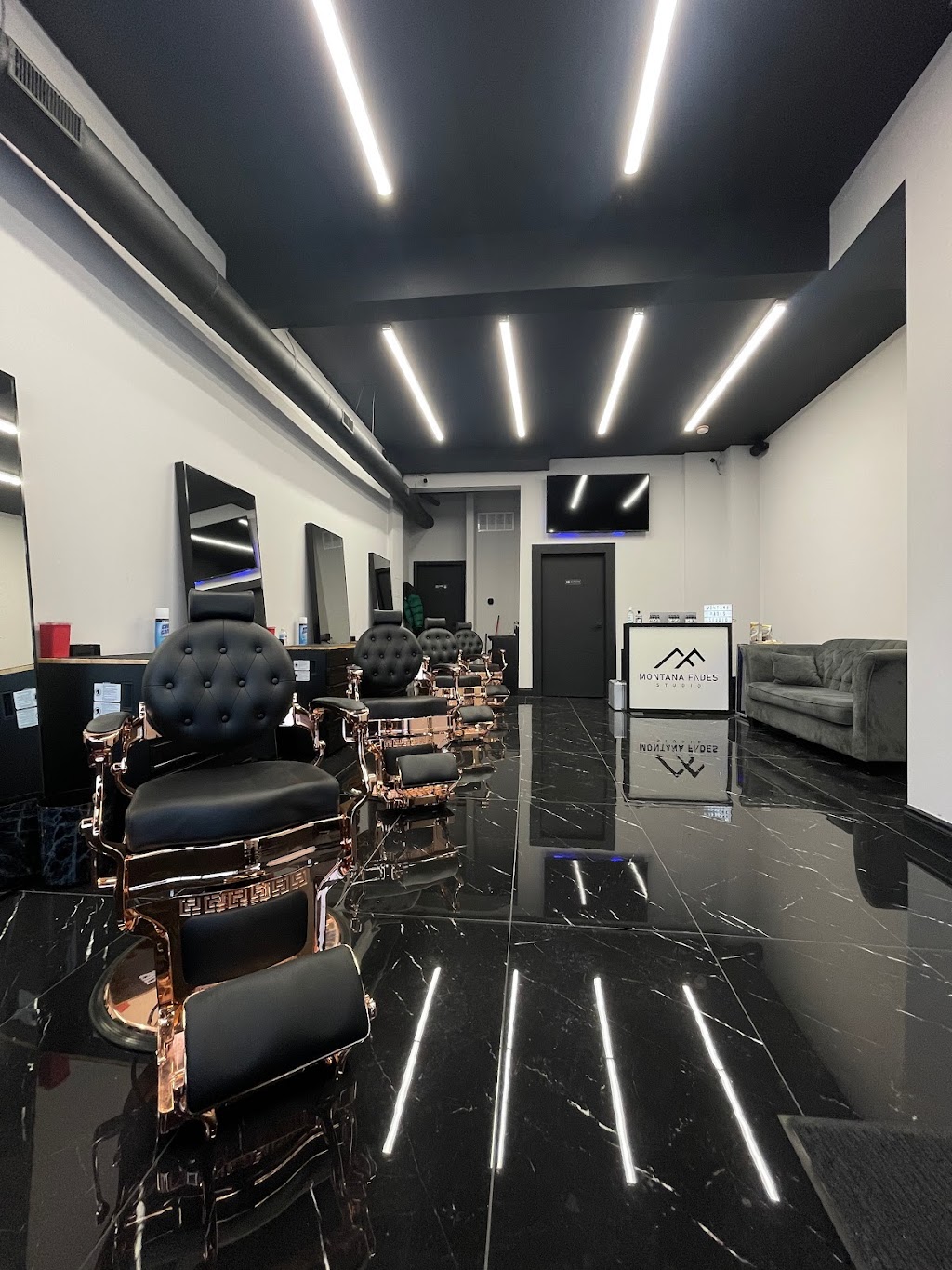 Montana Fades Studio | 122 Burnhamthorpe Rd E, Oakville, ON L6H 0X9, Canada | Phone: (365) 726-8777