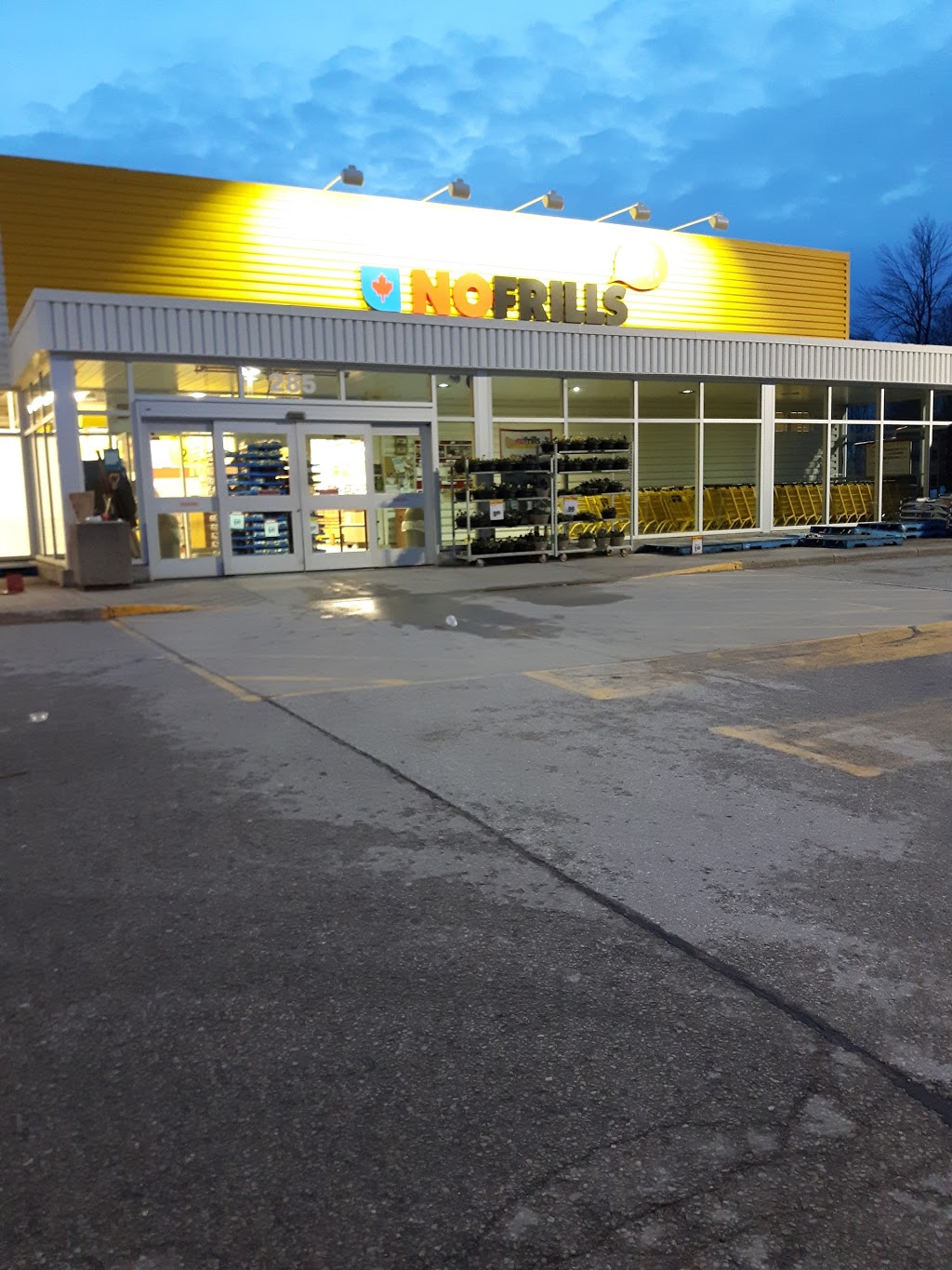 Justin & Staceys No Frills | 285 Mill St, Angus, ON L0M 1B4, Canada | Phone: (866) 987-6453