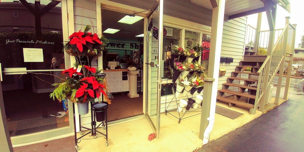 Petals N Buds Brentwood Bay Florist | 7175B W Saanich Rd, Brentwood Bay, BC V8M 1P7, Canada | Phone: (778) 351-2772