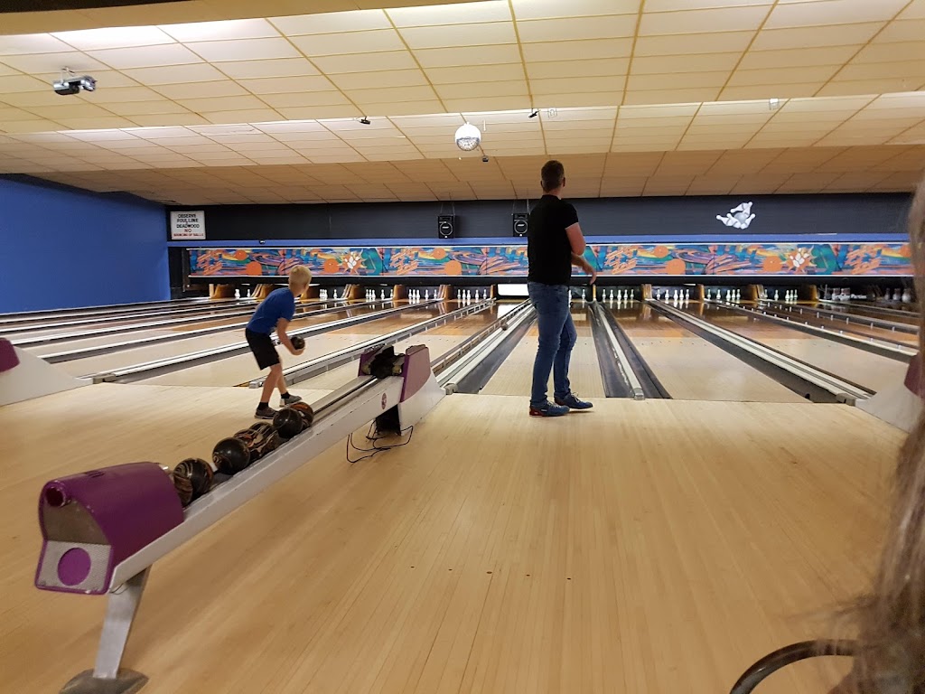 The Bowling Alley | 902 10th St W, Owen Sound, ON N4K 5R9, Canada | Phone: (519) 371-7888