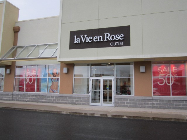 La Vie en Rose Kings Crossing Fashion Outlet Centre | 95 Dalton Ave, Kingston, ON K7K 0C4, Canada | Phone: (613) 531-4494