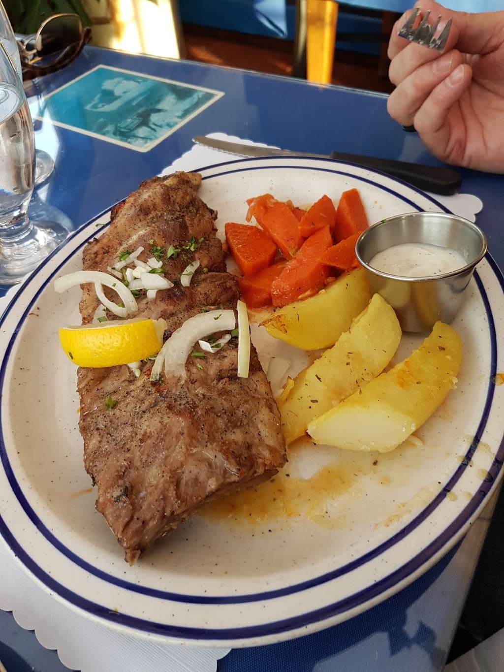 Minoas Greek Taverna | 3823 Kingsway, Burnaby, BC V5H 1Y5, Canada | Phone: (604) 430-2545