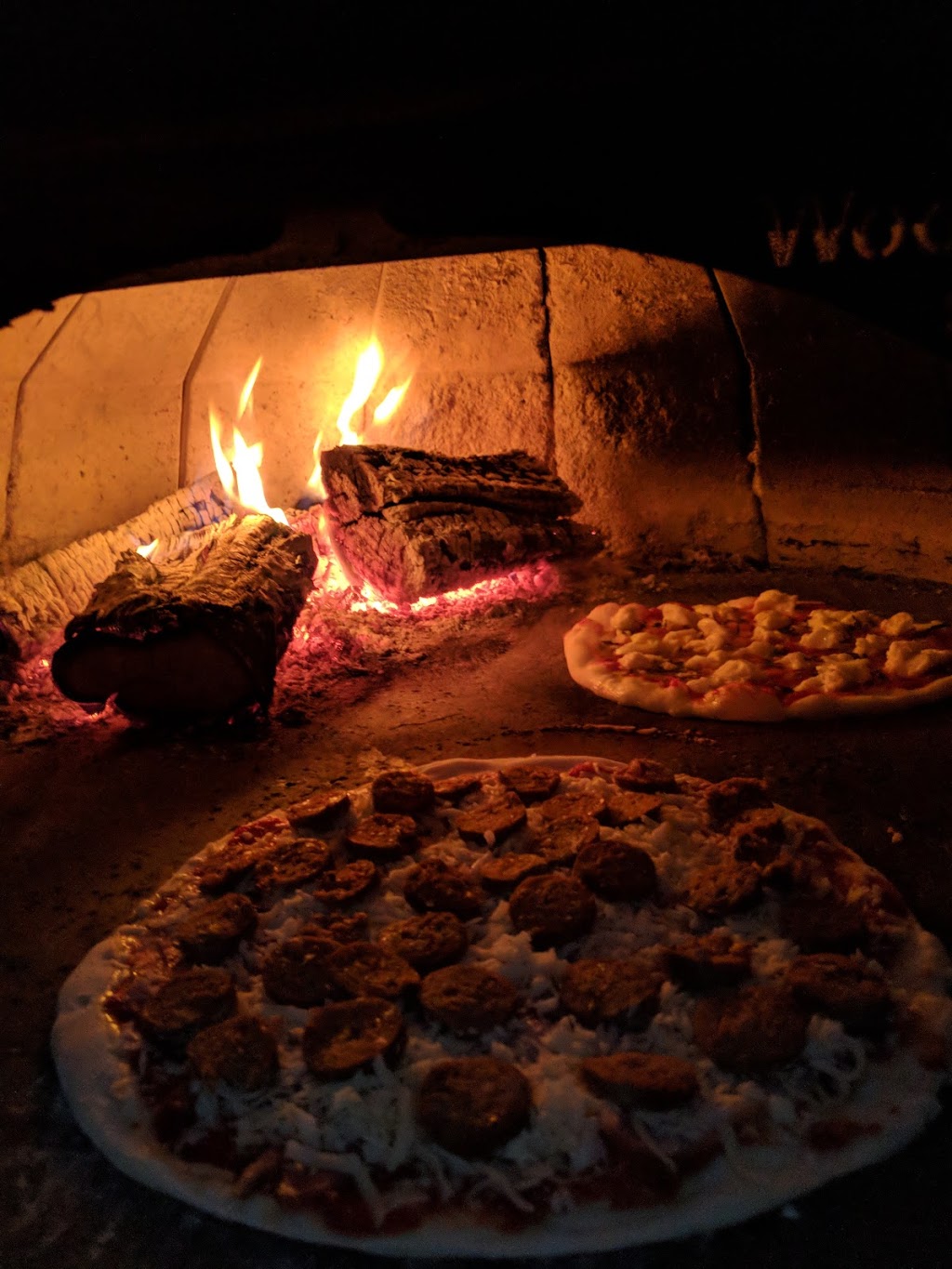 Marnos Woodfire Pizza | 11014 Bond Rd, Lake Country, BC V4V 1J6, Canada | Phone: (250) 718-5901