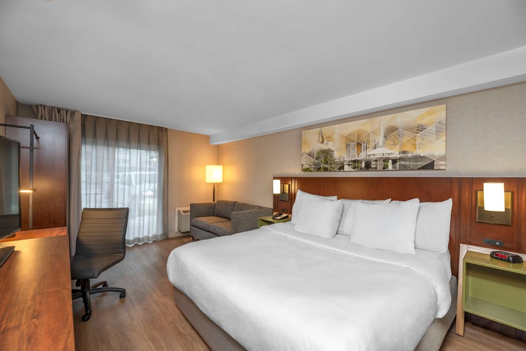 Comfort Inn South | 7863 Bd Taschereau, Brossard, QC J4Y 1A4, Canada | Phone: (450) 678-9350