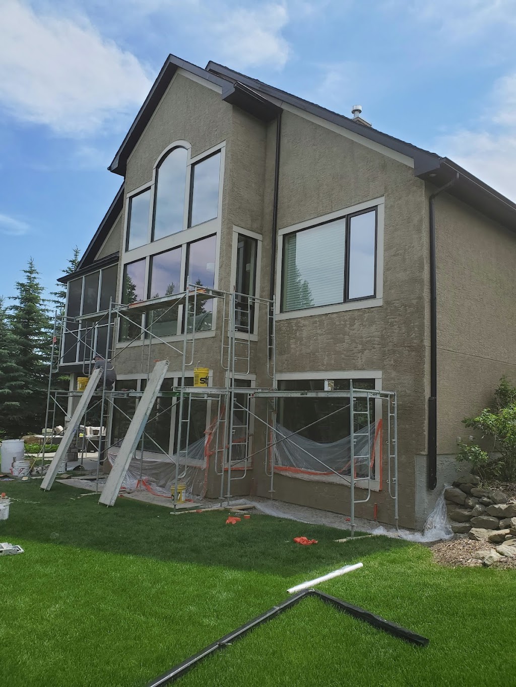 ECO-MAX CONSTRUCTION - STUCCO REPAIRS & EXTERIOR PAINTING | 2727 28 Ave SE, Calgary, AB T2B 0L4, Canada | Phone: (587) 229-1645