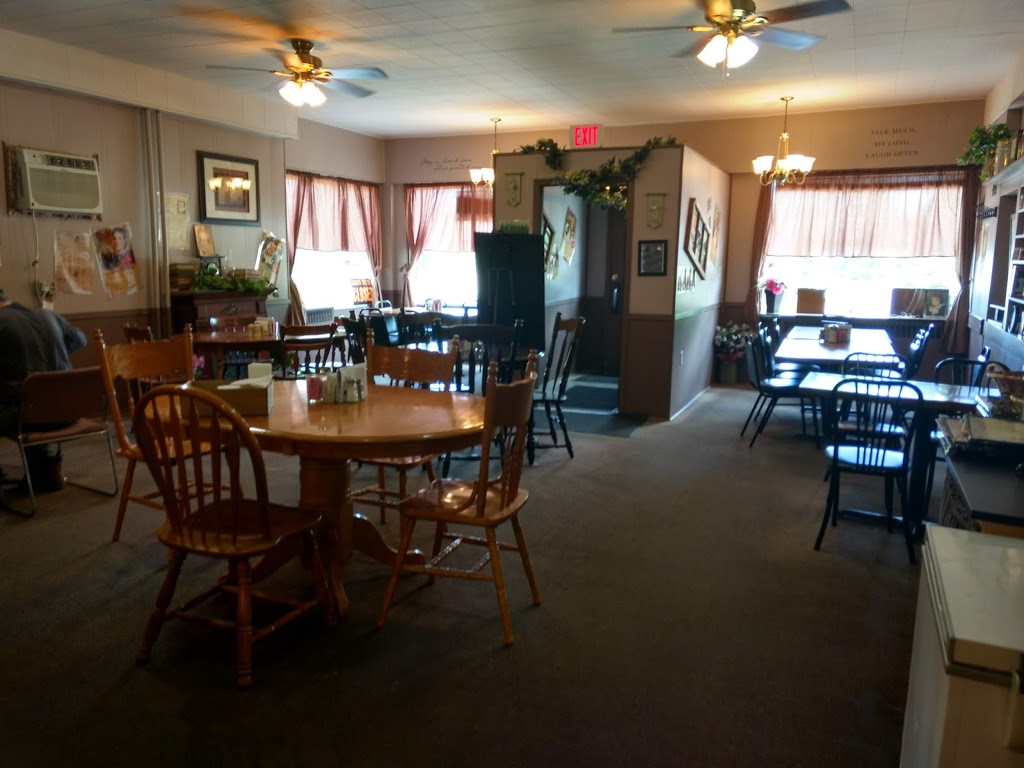 Boomer’s Cosy Restaurant | 14 Clinton St S, Teeswater, ON N0G 2S0, Canada | Phone: (519) 392-6888