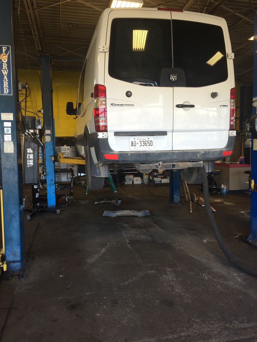 LTO Kennedy Auto Service Centre | 126 Kennedy Rd S, Brampton, ON L6W 3E7, Canada | Phone: (905) 230-1233