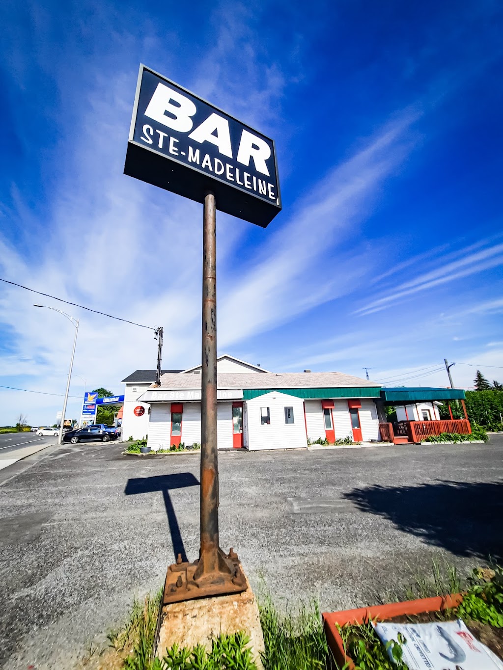 Bar Ste-Madeleine Enrg | 840 Bd Laurier, Sainte-Madeleine, QC J0H 1S0, Canada | Phone: (450) 795-3344