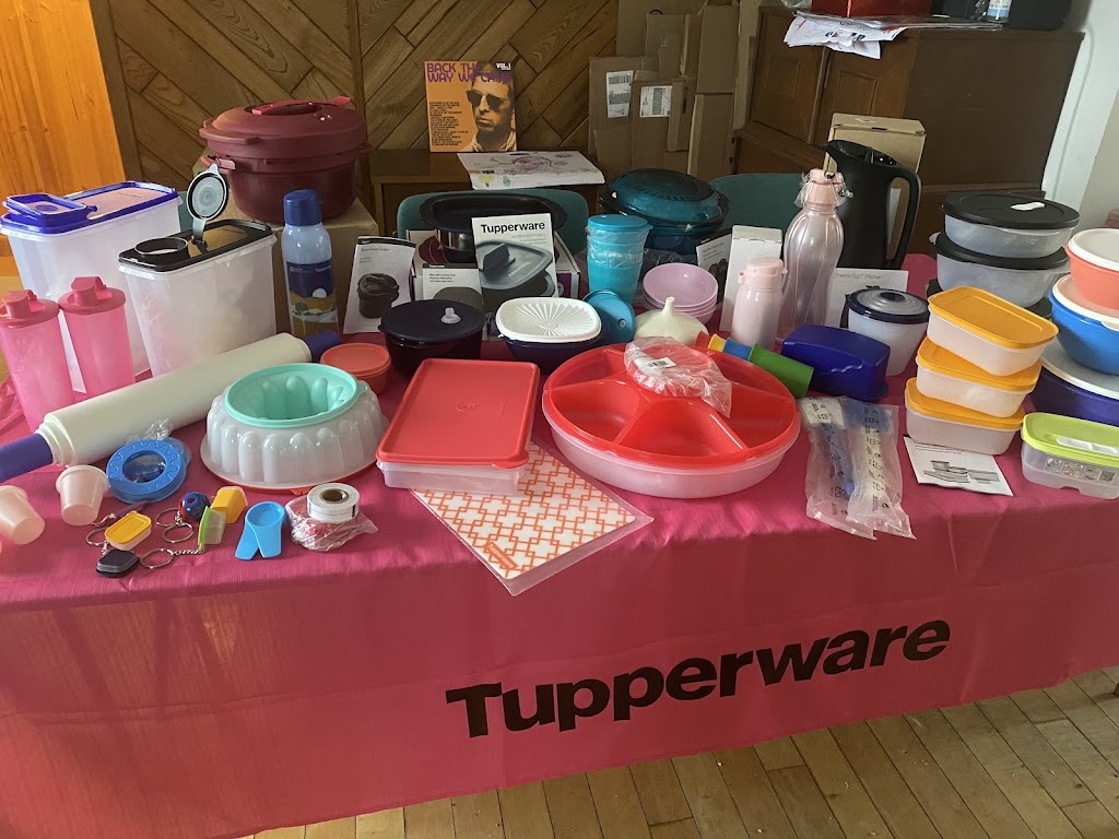 Tupperware Tremblant | 1440 Rue Dupras, Mont-Tremblant, QC J8E 3E7, Canada | Phone: (438) 870-3064