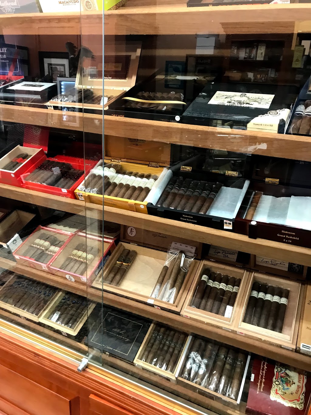 Chez Tabac | 990 Eglinton Ave W, Toronto, ON M6C 2C5, Canada | Phone: (416) 783-9035