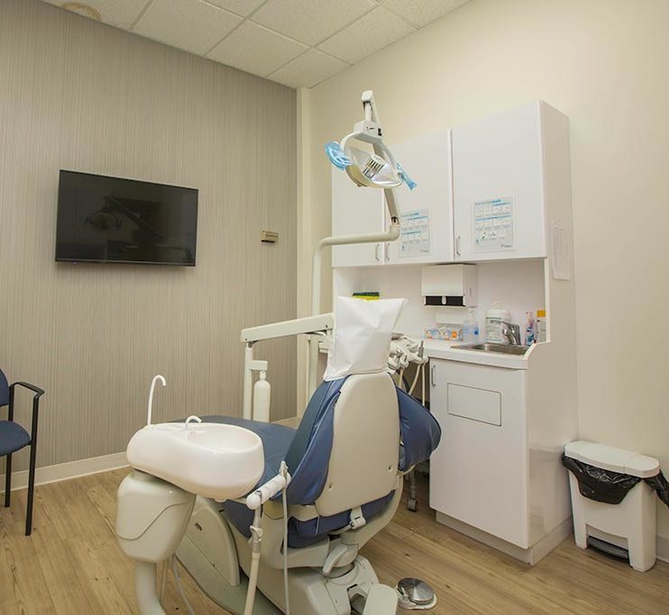 Chagger Dental Dundas | 2 Castlewood Blvd #8, Dundas, ON L9H 7M8, Canada | Phone: (905) 628-8898