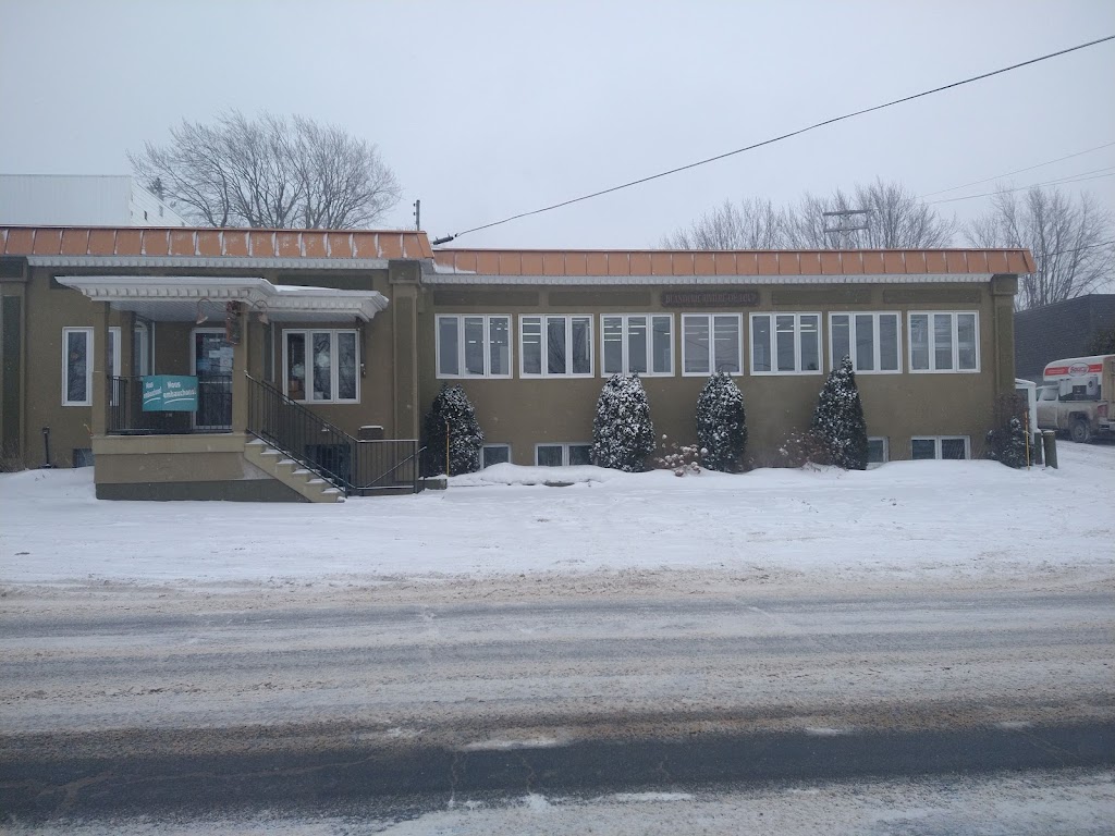 Buanderie Riviere-Du-Loup Ltee | 107 Rue Fraser, Rivière-du-Loup, QC G5R 1C7, Canada | Phone: (418) 862-4903